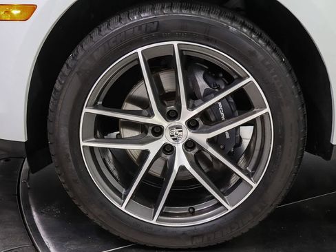 Used 2024 Porsche Macan AWD/4WD image 9