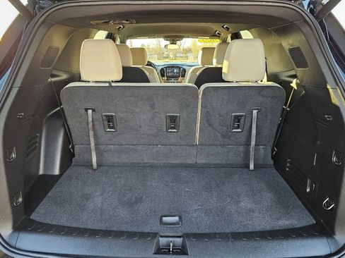 Used 2022 Chevrolet Traverse LT image 29