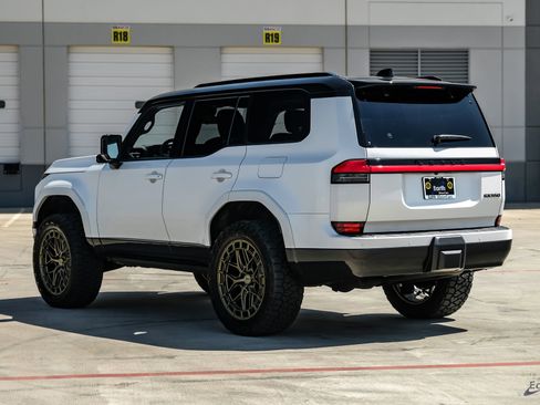 Used 2025 Lexus GX 550 w/ Accessory Package (2T) image 10