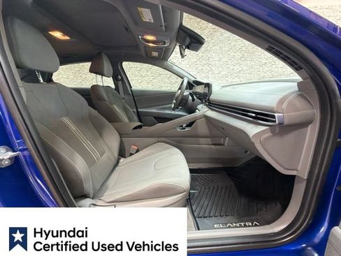 Used 2025 Hyundai Elantra SEL FWD image 12