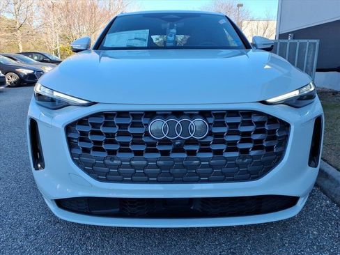 Used 2025 Audi Q5 Premium Plus AWD/4WD image 2