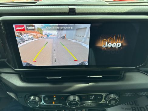 Used 2025 Jeep Gladiator Mojave image 29