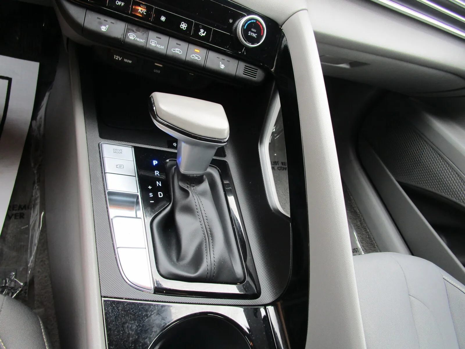 Used 2025 Hyundai Elantra SEL FWD image 12