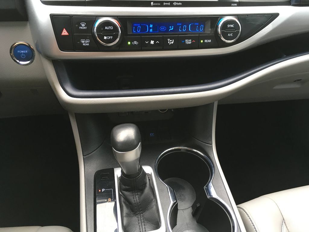 Used 2019 Toyota Highlander XLE AWD/4WD image 19