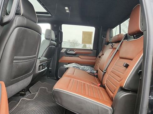 Used 2025 GMC Sierra 2500 Denali Ultimate image 10