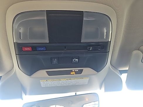 Used 2018 Subaru Crosstrek 2.0i Premium w/ Eyesight System image 18