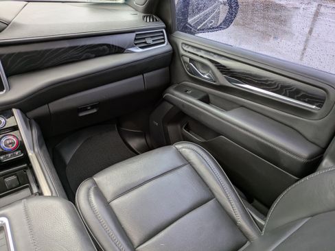 Used 2021 GMC Yukon XL Denali w/ Denali Premium Package image 19