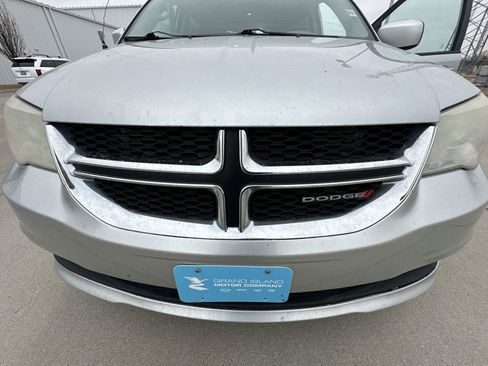 Used 2012 Dodge Grand Caravan SXT image 26