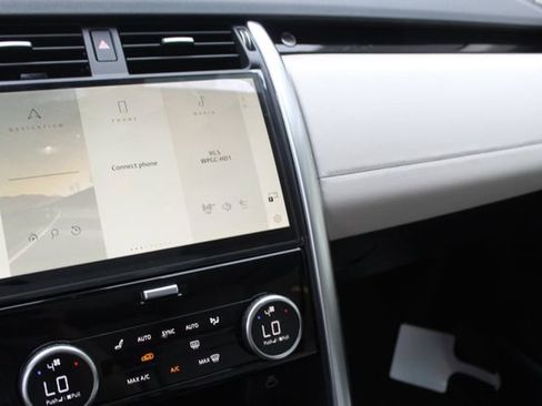 New 2025 Land Rover Discovery S image 12