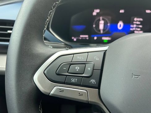 Certified 2024 Volkswagen Taos SE FWD image 21