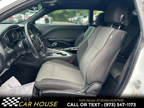 Used 2015 Dodge Challenger SXT image 14