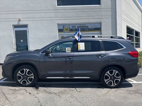 Used 2023 Subaru Ascent Limited AWD/4WD image 2