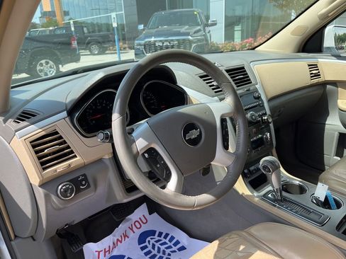 Used 2009 Chevrolet Traverse LT FWD image 6