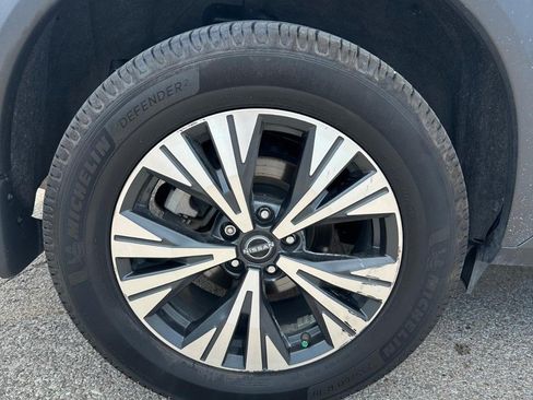 Used 2022 Nissan Rogue SV AWD/4WD image 12