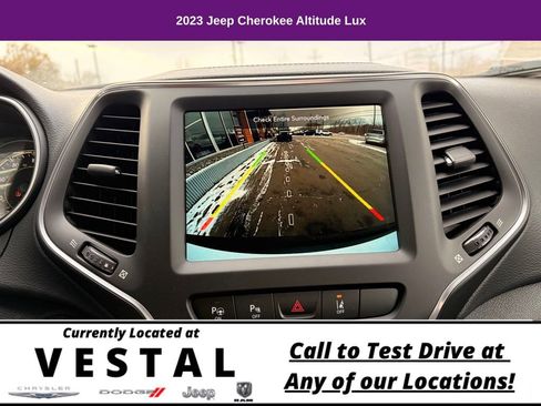 Used 2023 Jeep Cherokee Altitude Lux image 25