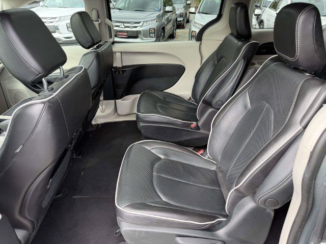 Used 2023 Chrysler Pacifica Limited FWD image 15