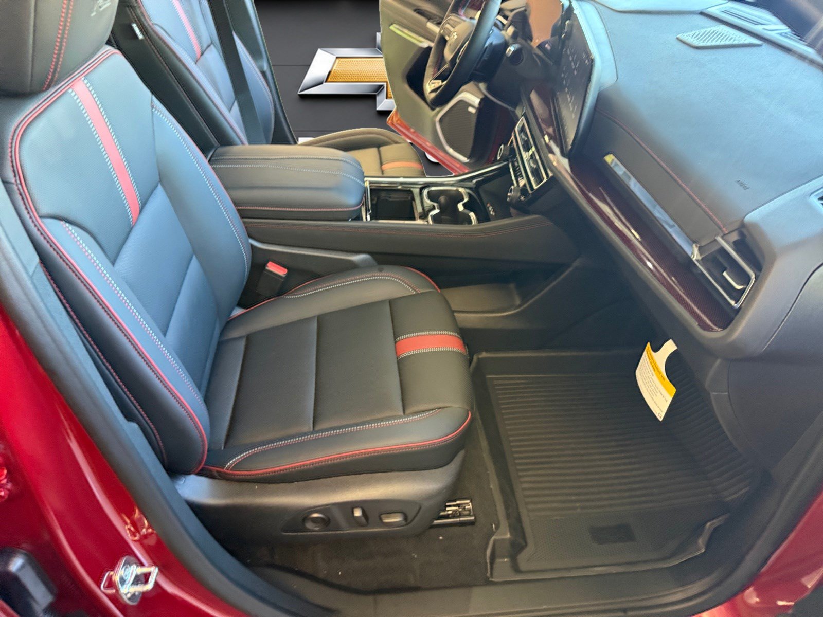 New 2027 Chevrolet Traverse RS w/ LPO, Floor Liner Package FWD image 12