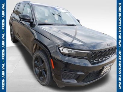 Used 2023 Jeep Grand Cherokee Altitude