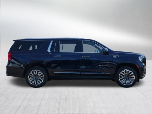 Used 2023 GMC Yukon XL Denali Ultimate AWD/4WD image 8