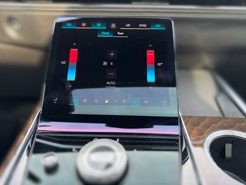 Used 2025 Cadillac Escalade Premium Luxury Platinum image 25