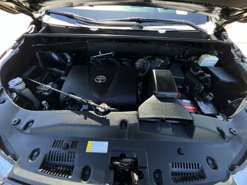 Used 2019 Toyota Highlander XLE AWD/4WD image 45