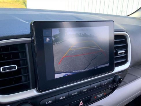Used 2025 Hyundai Venue SEL FWD image 18