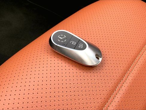 Used 2024 Mercedes-Benz GLC 300 4MATIC image 15
