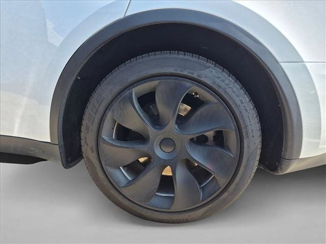 Used 2024 Tesla Model Y Long Range AWD/4WD image 15