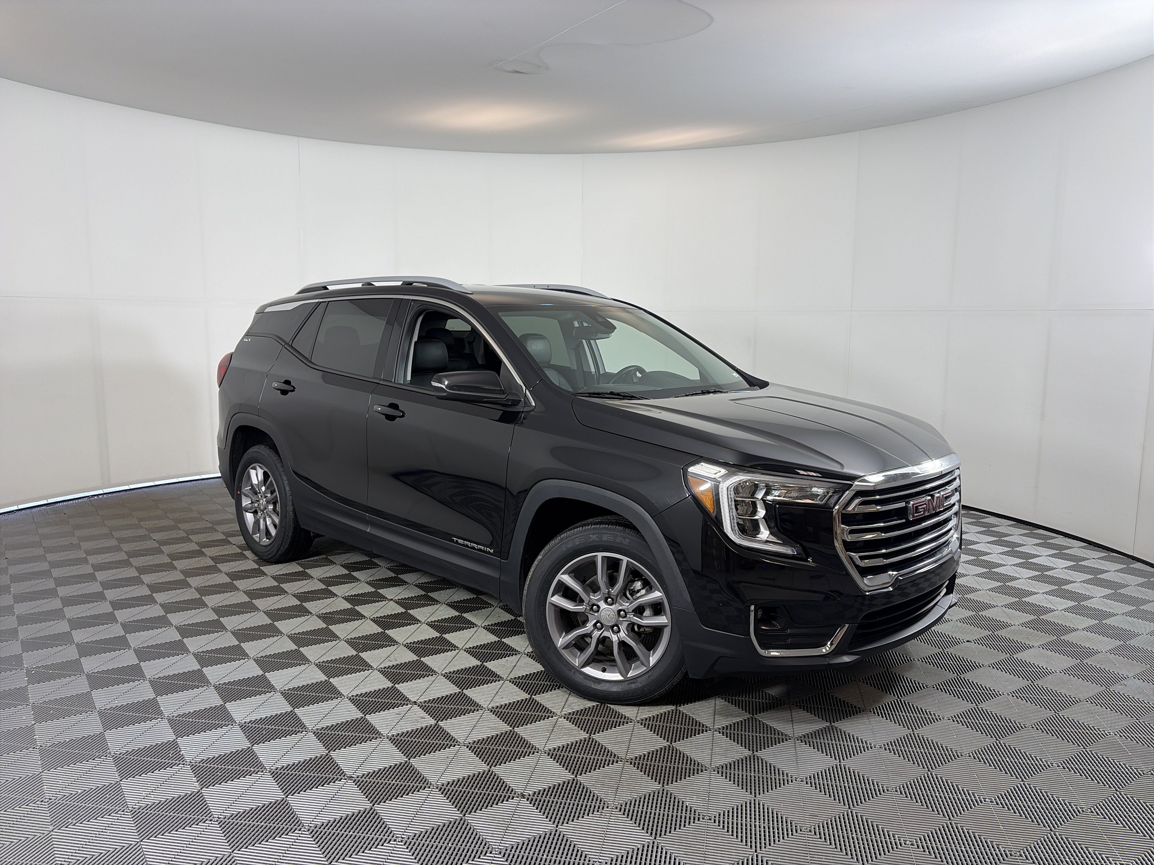 Certified 2024 GMC Terrain SLT AWD/4WD image 1