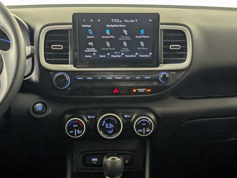 Used 2024 Hyundai Venue Limited image 14