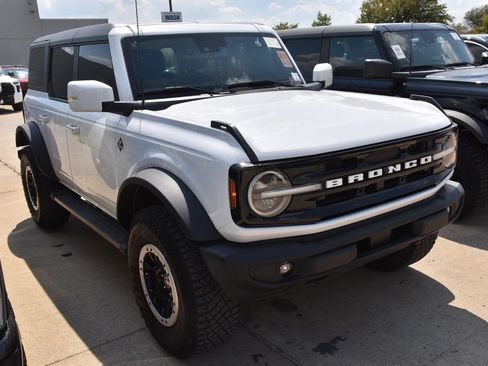 Certified 2023 Ford Bronco Outer Banks w/ Sasquatch Package AWD/4WD image 4