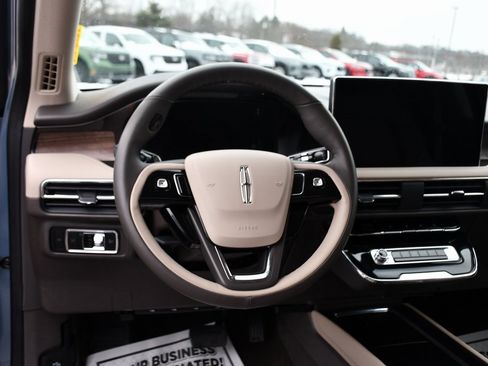 Used 2024 Lincoln Corsair Reserve w/ Towing Package image 12