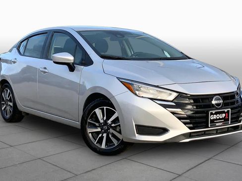 Used 2025 Nissan Versa SV FWD image 3