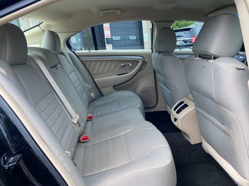 Used 2015 Ford Taurus SE FWD image 25