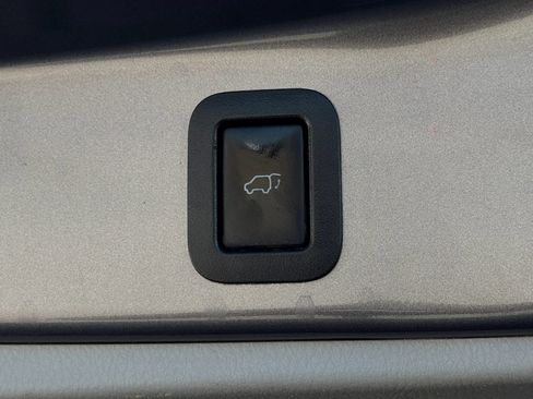 Used 2017 Toyota Highlander XLE FWD image 26