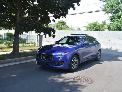 Used 2020 Maserati Levante AWD/4WD image 2