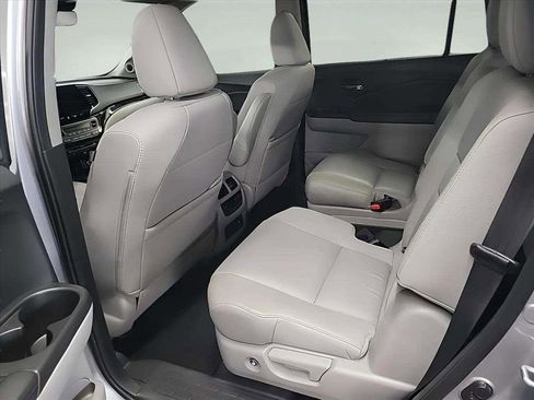 Used 2022 Honda Pilot Touring image 18