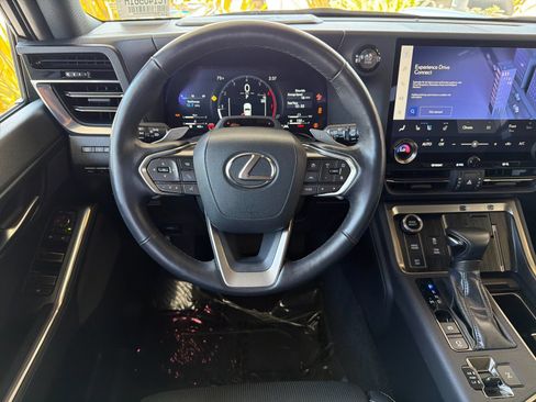 Used 2024 Lexus GX 550 w/ Accessory Package (2T) AWD/4WD image 16