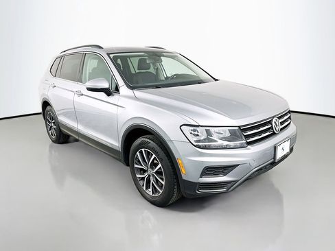 Used 2020 Volkswagen Tiguan SE image 3