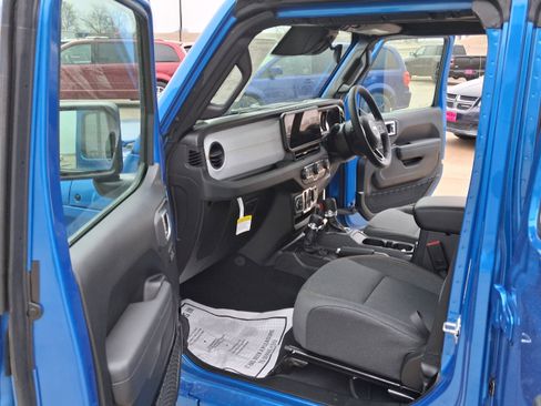 New 2026 Jeep Wrangler Unlimited Sport w/ Convenience Group image 18