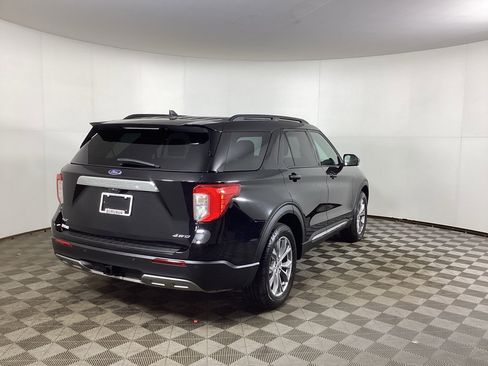 Used 2023 Ford Explorer XLT w/ Equipment Group 202A AWD/4WD image 2