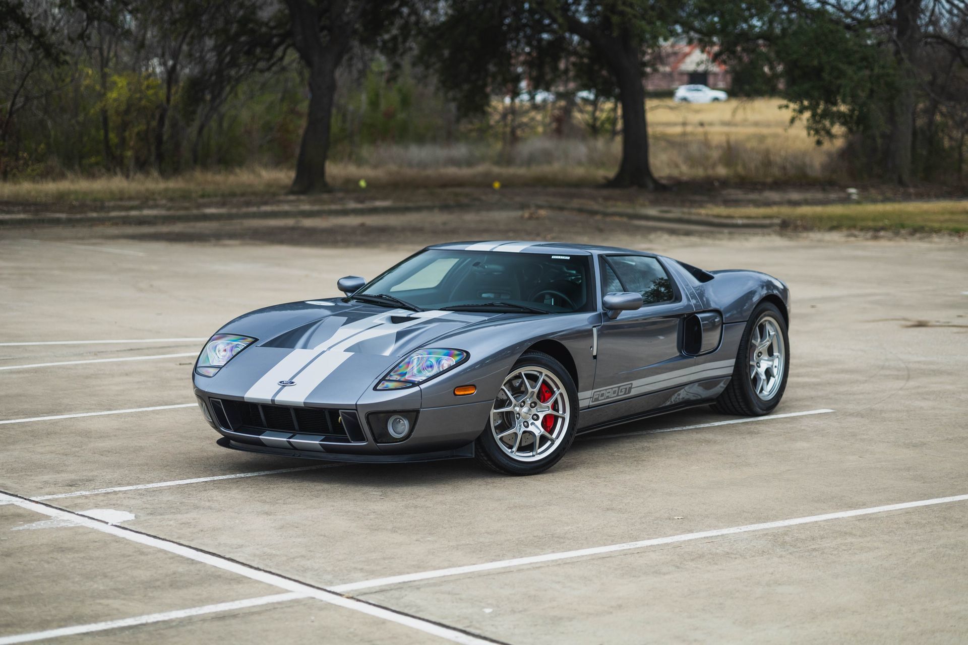 Used 2006 Ford GT RWD image 4