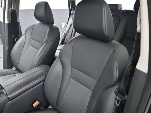 Used 2024 Nissan Rogue SV w/ SV Premium Package image 12