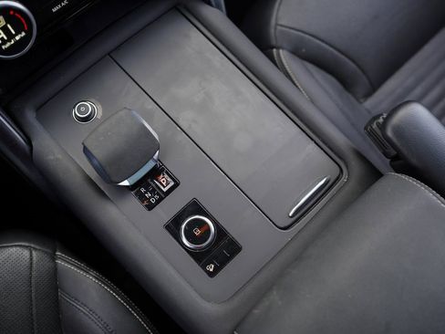 Used 2023 Land Rover Discovery S R-Dynamic image 33