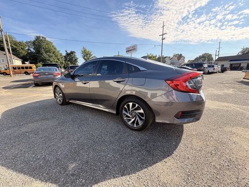 Used 2018 Honda Civic EX image 10
