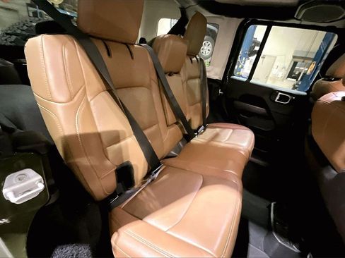 Used 2022 Jeep Wrangler Unlimited Rubicon w/ Cold Weather Group image 23