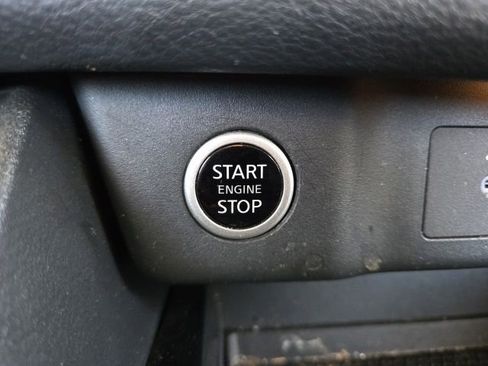 Used 2021 Nissan Rogue S AWD/4WD image 10