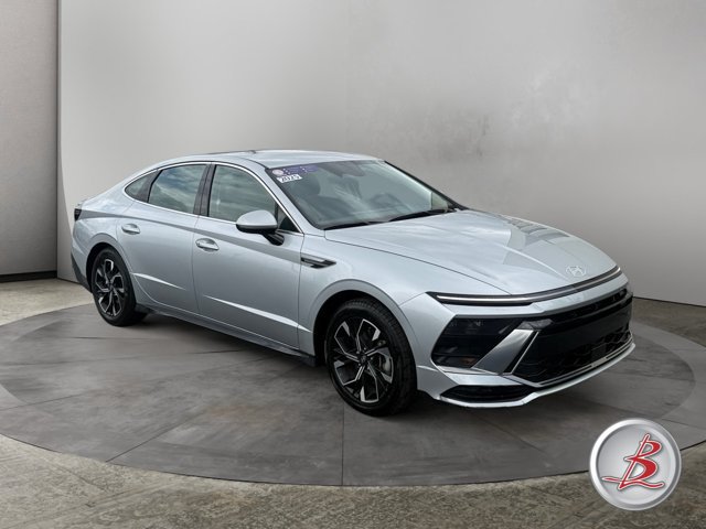 Used 2025 Hyundai Sonata SEL FWD image 1