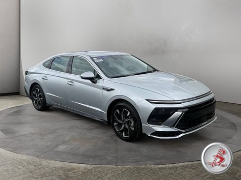 Used 2025 Hyundai Sonata SEL FWD image 1