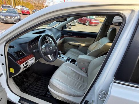 Used 2011 Subaru Outback 2.5i Limited w/ PWR Moonroof Pkg image 8